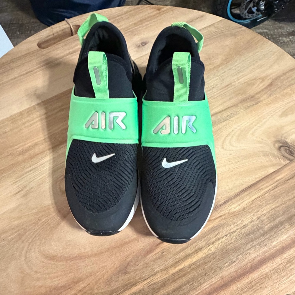 Nike Big Kids Black and Neon Green air max 270’s